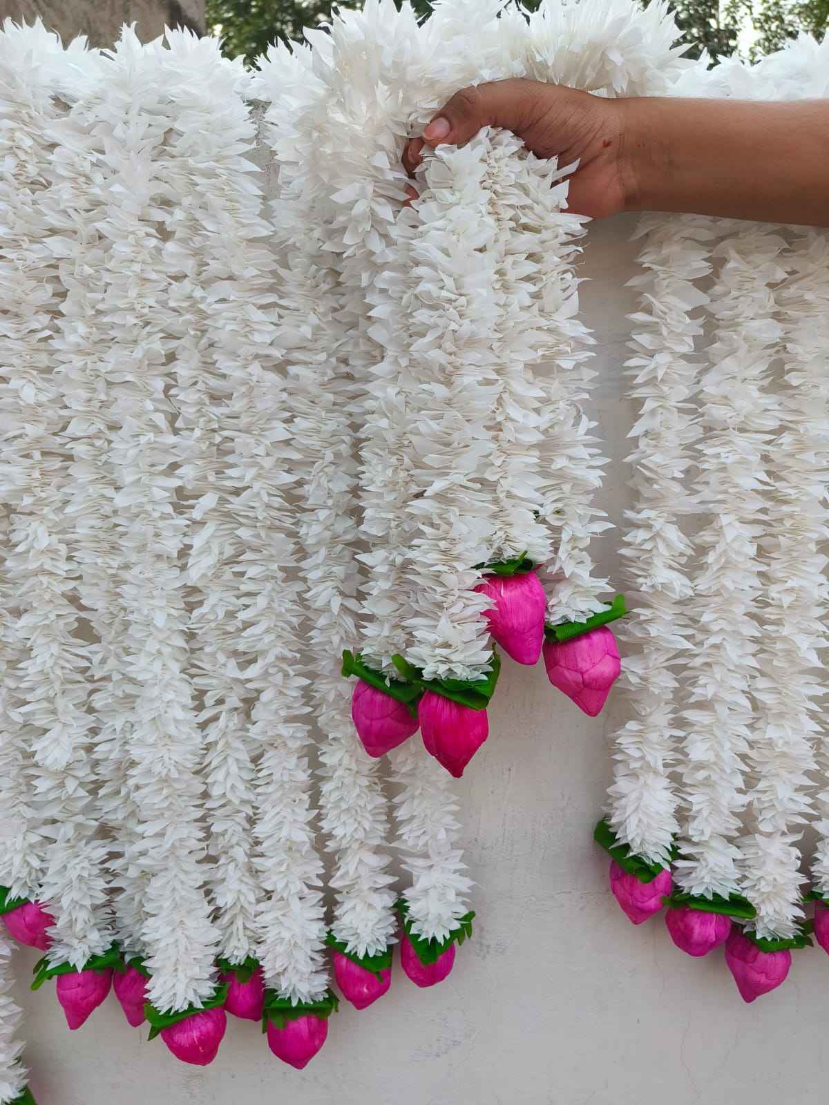 สีขาวกับสีชมพู