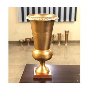 Urna de Flores de Metal de Lujo, Base Sólida en Aluminio con Acabado Dorado, Urna de Flores para Decoración de Sala de Estar, Lista para Enviar - Product Image 1