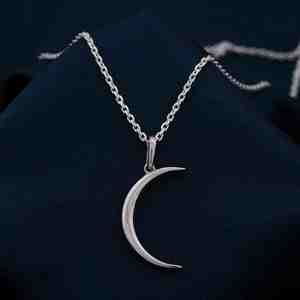 จี้พระจันทร์เสี้ยวเรียบหรู ดีไซน์มินิมอล ชุบโรเดียม เงินแท้ 925 ของแท้ ของที่ระลึกสำหรับผู้หญิง สัญลักษณ์ทางศาสนาคริสต์ - Product Image 5