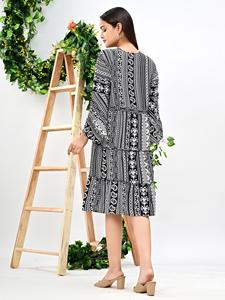 ชุดปาร์ตี้สไตล์อินเดียและปากีสถานผ้าฝ้ายสีดำพิมพ์ลายแขนกระดิ่งทรงเอไลน์ - Product Image 2