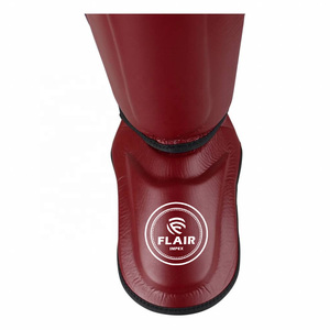 Protège-tibias de boxe en cuir réglables de haute qualité, jambes de protection respirantes et équipement de pied pour les combats - Product Image 4