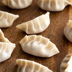 GYOZA DELICADAMENTE DELGADA Y DORADA CRUST RECETA TRADICIONAL VIETNAMITA GYOZA CONGELADA en EMBALAJE DE BOLSA - Product Image 6