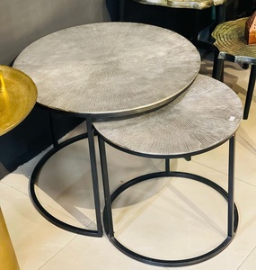 Elegante Mesa Auxiliar de Aluminio para Interiores de Apartamentos y Estudios, que Realza los Espacios Compactos con un Diseño Metálico Elegante - Product Image 3