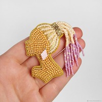 Broche blanche personnalisée de haute qualité, broches brodées à la main avec des strass, broches en fil de bullion, broches faites à la main, épingle à la mode