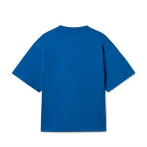 Camiseta holgada para mujer con tela suave y ligera, ideal para trajes relajados, descanso y capas - Product Image 2