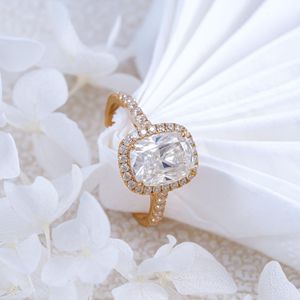 Bague de fiançailles de style Halo avec diamant taillé sur coussin - Product Image 3