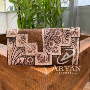 Cartera de mano de cuero de piel de vaca, billetera tallada a mano, patrón occidental, tarjetas de cuero de vaca Vintage, billetera en efectivo, regalos - Product Image 1