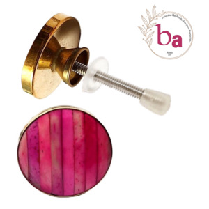 Porte moderne en résine fuchsia pour cuisine, salle de bain, commode ou armoire avec boutons en céramique et poignée pour tiroirs - Product Image 1