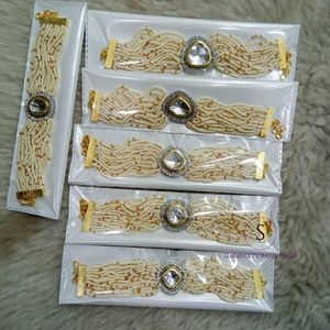 Bracelet en fil de perles fait main indien, bracelet de créateur Moti pour femmes, pour Mehndi, Haldi, mariage, cadeaux de fête et cadeaux de remerciement - Product Image 3