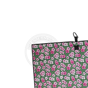 Toalla de golf tipo waffle de material suave y duradero con tecnología de secado rápido para el mantenimiento y cuidado del equipo - Product Image 3