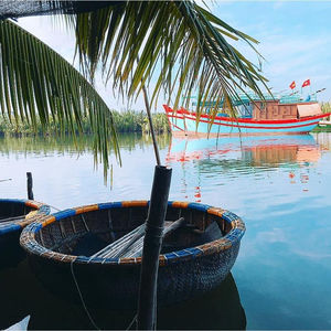 Bateau sportif en bambou GIA NGUYEN modèle Sarah pour plongeurs - Capacité de 1 à 4 personnes - Activités de plein air sur les lacs et les rivières - Product Image 1
