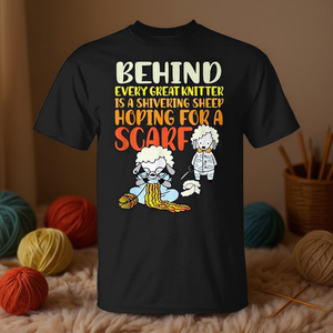 Detrás de cada gran tejedora se encuentra una oveja temblorosa: Camiseta llamativa para tejeristas, ideal para promoción - Product Image 3