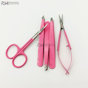 Tijeras para cutículas RMI de alta calidad con recubrimiento en polvo rosa y punta plateada / Juego de tijeras de resorte - Product Image 3