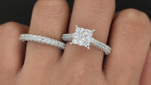 Ensemble de bagues de fiançailles en diamant de laboratoire taille brillant 3 carats, double halo, or blanc 14 carats, certifié IGI, luxe, pour mariée - Product Image 4