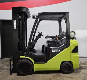 Offre exclusive aux enchères pour chariots élévateurs à pneus coussinés S32C 2021, capacité de maintien de 6500 LBS - Product Image 4