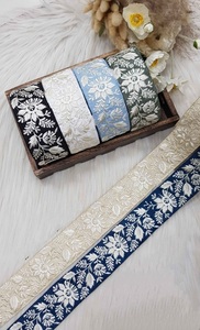 Bordado floral hecho a medida en seis formas de color pastel claro para mejorar los vestidos en un tamaño de 2 pulgadas de ancho. - Product Image 2