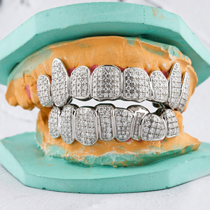 Ensemble de Grillz personnalisé glacé en argent complet pour les dents du haut et du bas avec diamants VVS1 bijoux de bouche hip hop bling pour hommes et femmes - Product Image 1