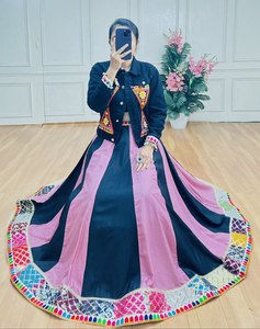 Veste en jean de travail Gamathi finement brodée Exquis plaine Pure Reyon Lehengha pour Navratri Style Indien Pakistanais - Product Image 5