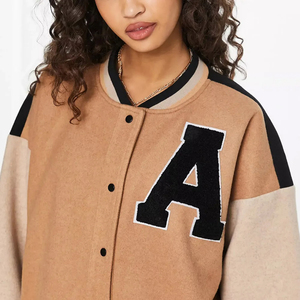 Chaqueta de béisbol Varsity de lana 100% para mujer con manga de cuero Letterman a prueba de viento Casual Wear chaqueta Bomber larga para damas - Product Image 4