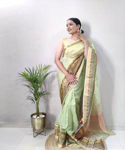 Sari brodé en dentelle avec coton et reflets floraux - Product Image 1