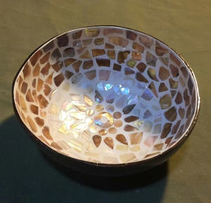 Bol décoratif en bambou et coquille de noix de coco, finition laquée nacre, pour décoration de table, Vietnam - Product Image 2