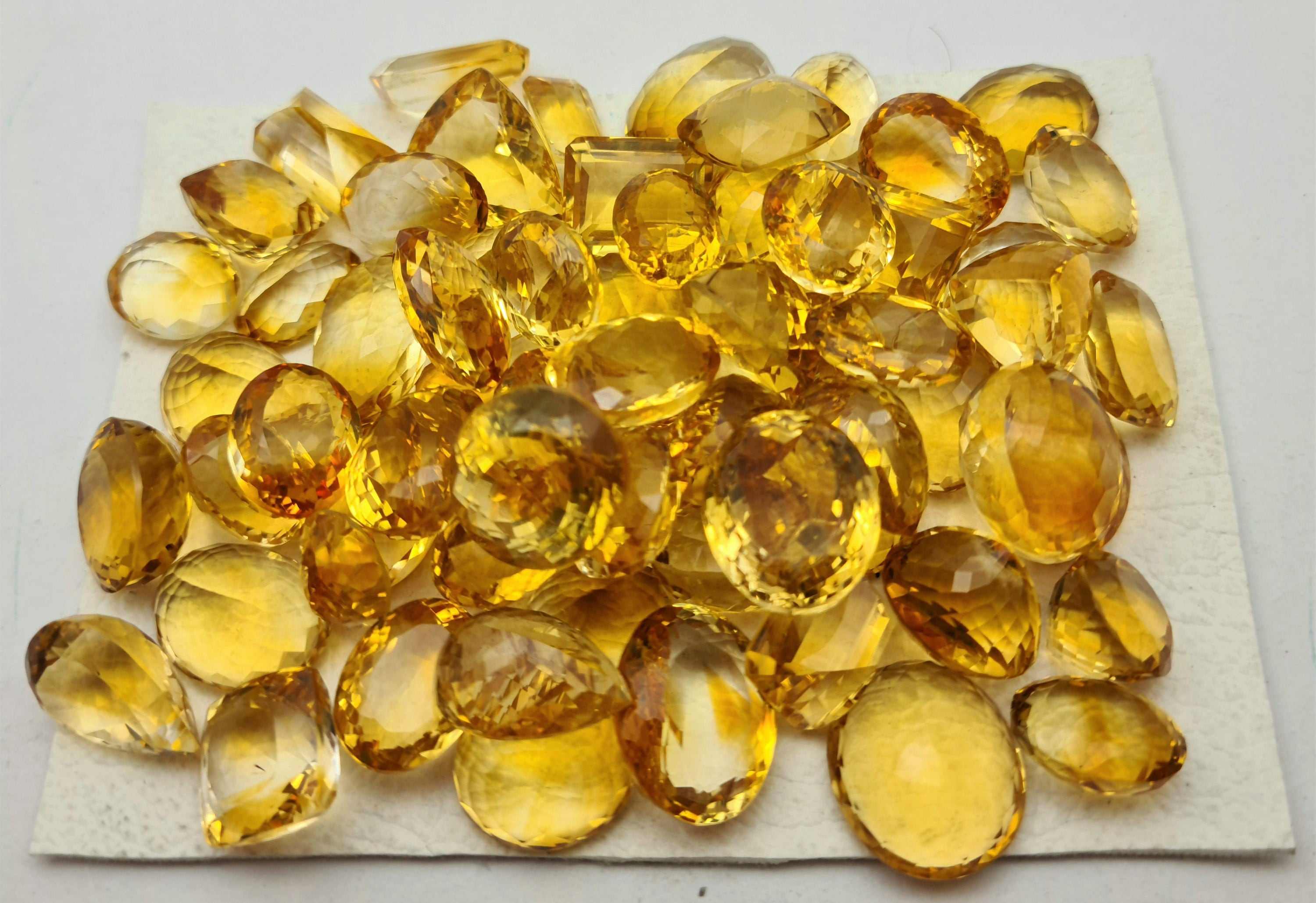 สีเหลือง