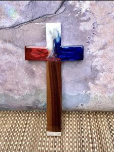 Croix d'église en résine époxy découpée avec des bords lisses et des couleurs vibrantes, de haute qualité - Product Image 4