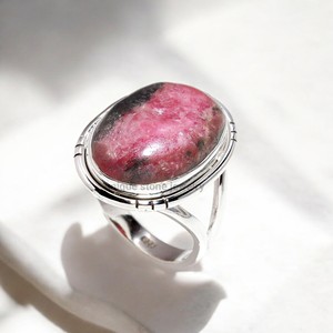 Bague fine en argent sterling 925 faite à la main Rhodonite naturelle avec une belle lunette en diamant de coupe ovale bijoux de déclaration - Product Image 3