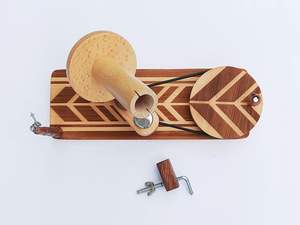 Enrouleur de boule de fil en bois fabriqué à la main pour tricoter le crochet-naturel actionné à la main-enrouleur de boule de traction de cadeaux de tricoteuse - Product Image 5