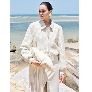 Chaqueta de Mujer de Alta Calidad, Elegante Chaqueta KERI INTRECCIATO Color Marfil, Ropa de Invierno para Mujer, Chaquetas Libres de Crueldad Animal de WhiteAnt - Product Image 1