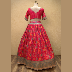 La mayoría de las ventas elegante Hot Pink Banarasi seda Lehenga con estampado aplastado y bordado Zari TRABAJO DE LA India en precios al por mayor - Product Image 3