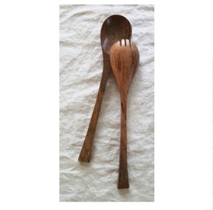 Outils à salade en bois d'acacia faits à la main Ensemble de cuisine 5 pièces de 2 cuillères en bois et serveur Ustensiles de cuisine uniques pour la cuisson - Product Image 2