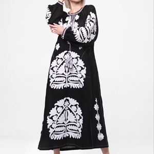 ชุดแม็กซี่เดรสปักลายทำด้วยมือของผู้หญิงมีกระเป๋ารอบเอวชุดปาร์ตี้ลำลองฤดูร้อนขายส่งลวดลายทึบ - Product Image 1