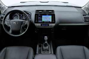 SUV nouvelle condition boîte de vitesses automatique conduite RWD sièges en cuir intérieur foncé taille des pneus R18 - Product Image 5