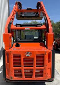 Kubota-Cargadora compacta de cadenas, motor diésel de 74 HP, ROPS abierto, sistema hidráulico auxiliar de flujo estándar - Product Image 6