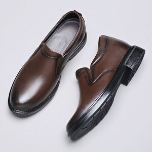 Ensemble de chaussures en cuir noir simples et haut de gamme pour hommes, avec un design élégant et une semelle durable, chaussures en cuir noir de haute qualité pour occasions formelles - Product Image 3