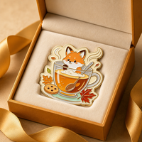 Broche personnalisée en émail motif tasse de thé et feuille d'érable d'automne pour costume, blazer, cadeau