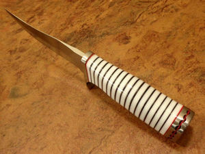 Cuchillo Bowie de Caza Hecho a Mano con Hoja de Acero con Alto Contenido de Carbono y Mango de Resina, con Funda de Cuero, Cuchillos con OEM - Product Image 3