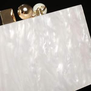 Pochette en résine avec logo personnalisé pour les marques de mode Pochette élégante en résine brillante Vente en gros de pochette en résine personnalisée au design élégant - Product Image 2