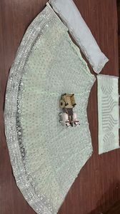 ชุดเดรสผ้าจอร์เจียปักลายผ้าส่าหรีหลากสีของนักออกแบบล่าสุด - Product Image 3