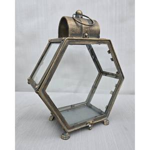 Article fait à la main pour la décoration de la maison Lanterne de luxe classique et élégante en métal doré Lanterne à bougie en verre très demandée - Product Image 3