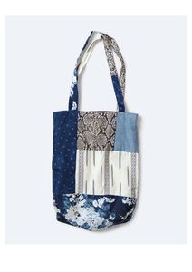 Sac fourre-tout en tissu de coton mélangé à motifs patchwork bleus, imprimé serpent et floral, écologique et réutilisable - Product Image 2