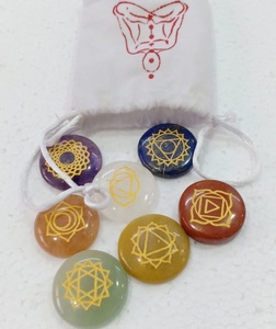 Qualité supérieure sur Soha Agate pierre naturelle sept Chakra équilibrage ensemble avec symboles gravés-Reiki & Yoga outils en vente - Product Image 6