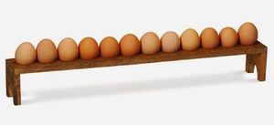 Porte-oeufs en bois de pin fait à la main pour le stockage de cuisine alliant durabilité praticité et attrait rustique décoratif - Product Image 6