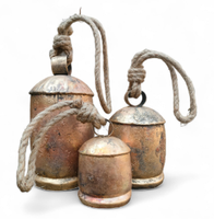 Cloches de vache en métal antique Carillon éolien de 13 cloches Cadeau de Noël décoratif pour la maison Petites cloches en fer
