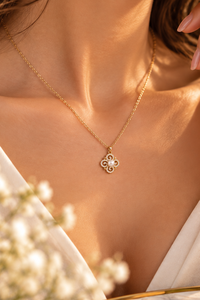 Collar con Colgante de Flor de Plata de Ley Chapado en Oro de 14K con Perla de Agua Dulce y Diamantes Engastados en Bisel para Boda Romántica de Mujer - Product Image 2