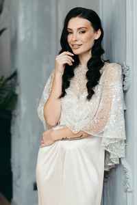 Capa de cuentas de estilo pijo de alta moda blanca Abrigo de fiesta hecho a mano único para mujeres y adultos ODM Club Wear - Product Image 5