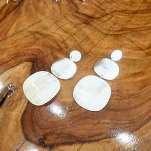 ต่างหูแฟชั่นรูปเขาควายธรรมชาติทำมือสำหรับผู้หญิงและเด็กผู้หญิงทำจากวัสดุธรรมชาติและคุณภาพระดับพรีเมียม - Product Image 1