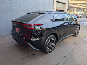 Voiture d'occasion de qualité et abordable, Toyota bZ-4X XLE 2023, conduite à gauche - Product Image 3