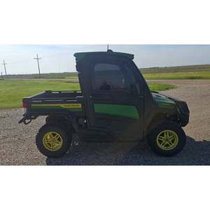 John Deeree XUV835R Veicolo Utilitario Crossover ad Alte Prestazioni con Motore Potente e Affidabile Capacità Fuoristrada - Product Image 3